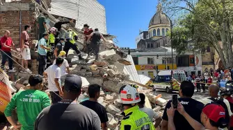 Un terremoto de magnitud 7,4 sacudió el oeste de Colombia este lunes y dejó al menos 132 muertos y más de 600 heridos. Pereira, Cali y Quibdó están entre las ciudades más afectadas, con edificios colapsados y hospitales al límite. El nuevo presidente, Abelardo de la Espriella, declaró el desastre nacional.