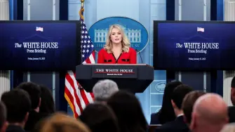 El presidente de Estados Unidos precisó que Leavitt abandona el cargo pero pasa a desempeñarse como "una de (sus) principales asesoras externas y una voz influyente dentro del Partido Republicano" de cara a las elecciones de mitad de mandato previstas para noviembre.