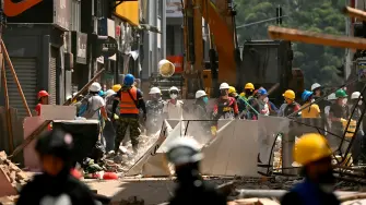Rescatistas intensifican medidas para buscar sobrevivientes tras el sismo de Colombia.