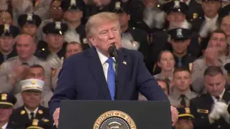 El presidente Donald Trump dijo el viernes que “pronto” declararía el estrecho de Ormuz como parte del territorio de Estados Unidos, y afirmó que Irán estaba siendo derrotado de forma contundente.