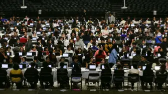 En años anteriores, los jóvenes acudían a distintos inmuebles para la aplicación del examen.