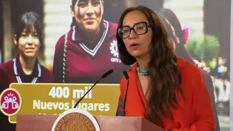 El gobierno federal ampliará en 400,000 los espacios disponibles en educación media superior para atender el crecimiento de la población adolescente y evitar que jóvenes queden fuera del bachillerato, informó Tania Rodríguez Mora, subsecretaria de Educación Media Superior.

Para más información del tema, visita: https://www.eleconomista.com.mx/politica/gobierno-ampliara-educacion-media-superior-400-000-nuevos-lugares-20260817-828646.html

Twitter: https://twitter.com/eleconomista 
Sitio web: https://www.eleconomista.com.mx/ 
Facebook: https://www.facebook.com/ElEconomista.mx 
Instagram: https://www.instagram.com/eleconomistamx 

#ElEconomista #EETV #Política