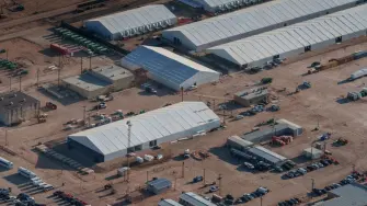 Cuando la madre de Deonna Nungaray fue detenida en un control de tránsito rutinario en una ciudad de Oklahoma no solo se trastocó un proceso migratorio que llevaba años gestándose, sino que también afectó a la situación económica de su familia, cuya carga está ahora en manos de la joven de 24 años.

Twitter: https://twitter.com/eleconomista 
Sitio web: https://www.eleconomista.com.mx/ 
Facebook: https://www.facebook.com/ElEconomista.mx 
Instagram: https://www.instagram.com/eleconomistamx 

#ElEconomista #EETV #DW