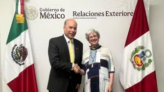El vicecanciller Anderson reiteró la solicitud para que México reconsidere la exoneración del visado para los ciudadanos peruanos que visiten nuestro país argumentando que la exigencia de visa ha tenido un impacto en el flujo de turistas hacia México.