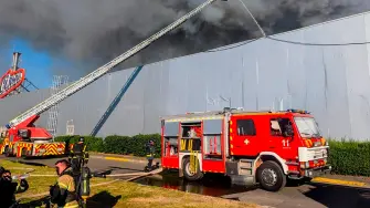 Un ataque con drones rusos contra un concurrido centro comercial de Kryvyi Rig, en el este de Ucrania, dejó al menos cinco muertos y 91 heridos, 21 de ellos en estado grave. Un segundo dron impactó contra el edificio aproximadamente media hora después, mientras los equipos de emergencia atendían a las víctimas. El presidente Volodimir Zelenski condenó el ataque y pidió una respuesta contundente de los aliados de Ucrania.