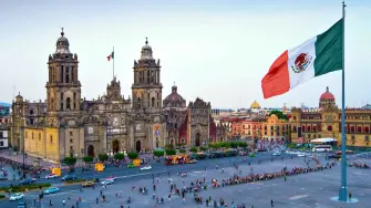 La economía mexicana registró un crecimiento de 1.4% entre abril y junio del año respecto del primer trimestre, con cifras desestacionalizadas y en términos reales, informó el Inegi.

Para más información del tema, visita: https://www.eleconomista.com.mx/economia/pib-mexico-crecio-1-4-2t-pese-revision-baja-mejor-trimestre-20260824-829857.html 

¡Síguenos en nuestras redes sociales para mantenerte informado! 

Twitter: https://twitter.com/eleconomista 
Sitio web: https://www.eleconomista.com.mx/ 
Facebook: https://www.facebook.com/ElEconomista.mx 
Instagram: https://www.instagram.com/eleconomistamx 

#ElEconomista #EETV #Economía