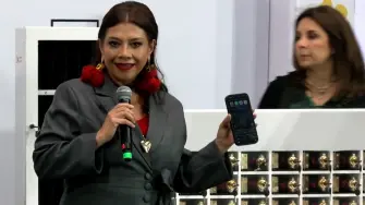 La jefa de Gobierno de la Ciudad de México, planteó la posibilidad de colocar gabinetes para que los menores de edad guarden sus dispositivos durante las clases.