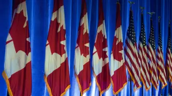 Donald Trump declaró este lunes que los aranceles a todos los autos y camiones, las autopartes y el acero se incrementarán al 50% a partir del 1 de enero de 2027, tras el fracaso de las negociaciones comerciales con Canadá.