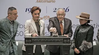 El acto de cancelación del timbre postal fue encabezado por la directora de Correos de México y el presidente de la Sogem, teniendo como testigos a miembros del organismo.