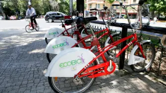 Las cifras no cuentan toda la historia, pero dicen mucho. El sistema de Ecobici de la Ciudad de México acumula 140 millones de viajes en 16 años de historia, a un costo promedio de un peso por viaje. Es un logro extraordinario, respaldado en satisfacción históricamente por las encuestas que se hacen a los usuarios.