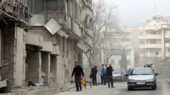 Son los primeros bombardeos de EEUU contra territorio iraní en un mes. El Mando Central del ejército estadounidense informa de un ataque contra lanzaderas de cohetes en la isla de Larak, situada en el estrecho de Ormuz. EEUU asegura que esas lanzaderas suponían un peligro inminente para los barcos civiles que navegan la región. Según la agencia de noticias iraní Tasnim, el bombardeo de EEUU mató a dos personas e hirió a dos más.

¡Síguenos en nuestras redes sociales para mantenerte informado! 

Twitter: https://twitter.com/eleconomista 
Sitio web: https://www.eleconomista.com.mx/ 
Facebook: https://www.facebook.com/ElEconomista.mx 
Instagram: https://www.instagram.com/eleconomistamx 

#ElEconomista #EETV