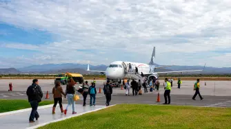 Avión de Aeroméxico en La Paz, Baja California Sur.