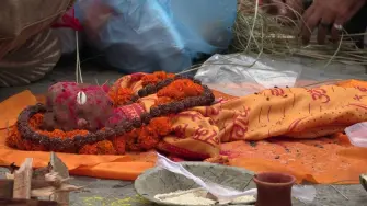 Familias nepalíes celebran este miércoles ceremonias fúnebres simbólicas para "liberar" las almas de sus seres queridos desaparecidos tras el repentino y mortífero deslave que hace una semana engulló sus aldeas en la región del Himalaya fronteriza con China.
¡Síguenos en nuestras redes sociales para mantenerte informado! 

Twitter: https://twitter.com/eleconomista 
Sitio web: https://www.eleconomista.com.mx/ 
Facebook: https://www.facebook.com/ElEconomista.mx 
Instagram: https://www.instagram.com/eleconomistamx 

#ElEconomista #EETV #AFP