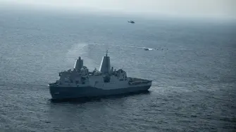 Buque del Ejército estadounidense en aguas del Pacífico.