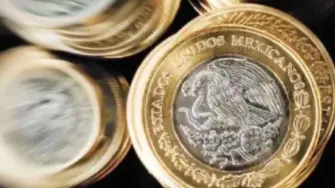 El tipo de cambio alcanza un nivel no visto desde mayo de 2024, en un mercado que asimila las sólidas cifras del reporte oficial de empleo de Estados Unidos.
Para más información del tema, visita: https://www.eleconomista.com.mx/mercados/precio-dolar-hoy-4-septiembre-2026-cuanto-cotiza-20260904-831905.html

¡Síguenos en nuestras redes sociales para mantenerte informado! 

Twitter: https://twitter.com/eleconomista 
Sitio web: https://www.eleconomista.com.mx/ 
Facebook: https://www.facebook.com/ElEconomista.mx 
Instagram: https://www.instagram.com/eleconomistamx 

#ElEconomista #EETV #Mercados