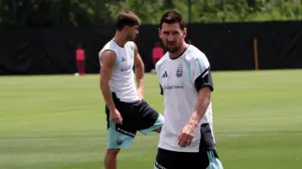 El astro argentino Lionel Messi se convertirá en "accionista mayoritario" del Eldense, equipo de la segunda división española, confirmó el jueves el club a la AFP, a falta de "los últimos trámites legales y contractuales".