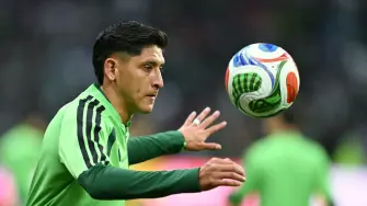 Mexico's midfielders #04 Edson Alvarez warms up ahead of the 2026 World Cup round of 32 football match between Mexico and Ecuador at the Mexico City Stadium in Mexico City on June 30, 2026.  (Photo by Yuri CORTEZ / AFP)