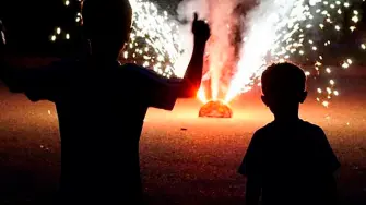 En el marco de la celebración de las fiestas patrias en el país, la legisladora de Movimiento Ciudadano, Laura Ballesteros, criticó el actuar de la Secretaría de la Defensa Nacional, por el esquema de permisos y control de explosivos relacionados con la pirotecnia.

Para más información del tema, visita: https://www.eleconomista.com.mx/politica/mc-piden-prohibir-pirotecnica-polvora-festejos-pais-20260914-833537.html

¡Síguenos en nuestras redes sociales para mantenerte informado! 

Twitter: https://twitter.com/eleconomista 
Sitio web: https://www.eleconomista.com.mx/ 
Facebook: https://www.facebook.com/ElEconomista.mx 
Instagram: https://www.instagram.com/eleconomistamx 

#ElEconomista #EETV #Política