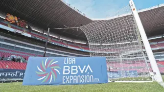 La eliminación del ascenso y descenso en el futbol mexicano es el tema central de una histórica investigación oficial por posibles prácticas monopólicas. El sistema cerrado es más atractivo para la inversión extranjera.

Para más información del tema, visita: https://www.eleconomista.com.mx/deportes/investigacion-monopolica-amenaza-status-liga-mx-20260914-833539.html

¡Síguenos en nuestras redes sociales para mantenerte informado! 

Twitter: https://twitter.com/eleconomista 
Sitio web: https://www.eleconomista.com.mx/ 
Facebook: https://www.facebook.com/ElEconomista.mx 
Instagram: https://www.instagram.com/eleconomistamx 

#ElEconomista #EETV #Deportes
