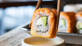 Nataly Osma Pinilla murió en un Airbnb de CDMX tras cenar sushi; autoridades investigan una posible intoxicación alimentaria.