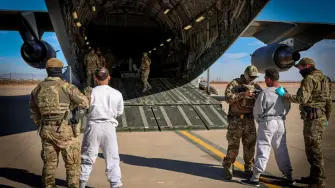 Estados Unidos deportó a más de 25,000 personas en virtud de acuerdos secretos con 35 países para recibir a migrantes que no tienen vínculos con esas naciones, según una investigación publicada este lunes.

Para más información del tema, visita: https://www.eleconomista.com.mx/internacionales/eu-deporto-25-000-personas-terceros-paises-mediante-acuerdos-secretos-informe-20260921-834474.html

¡Síguenos en nuestras redes sociales para mantenerte informado! 

Twitter: https://twitter.com/eleconomista 
Sitio web: https://www.eleconomista.com.mx/ 
Facebook: https://www.facebook.com/ElEconomista.mx 
Instagram: https://www.instagram.com/eleconomistamx 

#ElEconomista #EETV #Geopolitica