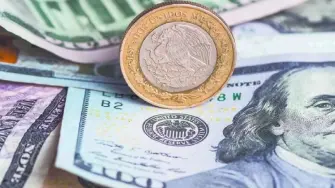 El peso recuperó un poco del terreno que perdió ante las apuestas de más alzas de tasa de la Fed este año, pero registró su peor semana desde marzo.