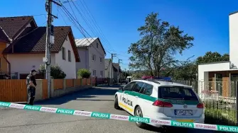 Un alumno mató a una profesora e hirió a otra y a una estudiante en un ataque con cuchillo perpetrado el martes en el noroeste de Eslovaquia, informaron las autoridades.