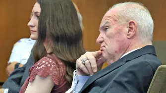 El juicio, en el que declararon más de 80 testigos, desató un debate en Estados Unidos sobre la salud mental materna.

Para más información del tema, visita:https://www.eleconomista.com.mx/internacionales/madre-eu-mato-tres-hijos-busca-absolucion-juicio-nulo-20260929-835891.html 

¡Síguenos en nuestras redes sociales para mantenerte informado! 

Twitter: https://twitter.com/eleconomista 
Sitio web: https://www.eleconomista.com.mx/ 
Facebook: https://www.facebook.com/ElEconomista.mx 
Instagram: https://www.instagram.com/eleconomistamx 

#ElEconomista #EETV #Geopolitica