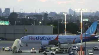 Un piloto presuntamente apuñaló a un compañero e intentó estrellar un vuelo de Flydubai. Mientras el avión perdía miles de metros de altura, el pasajero Yaniv Hayoun corrió a la cabina, redujo al atacante con una llave de estrangulamiento y lo sacó de allí, ayudando a recuperar el control del avión. El vuelo, que había partido de Dubái, fue desviado a Arabia Saudita y tuvo que realizar un aterrizaje de emergencia. Pasajeros y tripulación fueron calificados de “héroes”.