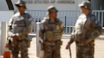 Estados Unidos suspendió sus servicios consulares en Brasil y Australia cerró su embajada este viernes por "preocupaciones de seguridad", a dos días de las elecciones presidenciales brasileñas.

Para más información del tema, visita: https://www.eleconomista.com.mx/internacionales/eu-suspende-servicios-consulares-australia-cierra-embajada-brasil-elecciones-20261002-836511.html

¡Síguenos en nuestras redes sociales para mantenerte informado! 

Twitter: https://twitter.com/eleconomista 
Sitio web: https://www.eleconomista.com.mx/ 
Facebook: https://www.facebook.com/ElEconomista.mx 
Instagram: https://www.instagram.com/eleconomistamx 

#ElEconomista #EETV #Geopolitica