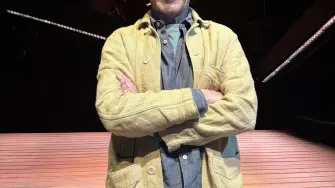 “El remordimiento no envejece, duerme contigo por el resto de tus días”, dice el primer actor Daniel Giménez Cacho al hablar con El Economista de “Nocturno”, una obra en la que se confronta con la culpa, la vulnerabilidad, el remordimiento y con la posibilidad de hallar redención