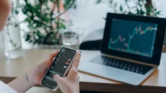 Régimen Simplificado de Confianza, se establecieron limitaciones respecto a qué actividades e ingreso son compatibles, incluyendo las inversiones.