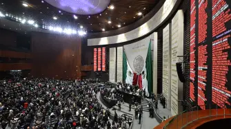 Al presentar el dictamen ante el pleno de la Cámara Baja, el presidente de la Comisión de Hacienda y Crédito Público, diputado Carol Antonio Altamirano, argumentó que se trata de una nueva ley de vanguarda e innovadora

Para más información del tema, visita: https://www.eleconomista.com.mx/sectorfinanciero/diputados-aprueban-ley-economia-digital-pagos-digitales-electronicos-20261006-837226.html

¡Síguenos en nuestras redes sociales para mantenerte informado! 

Twitter: https://twitter.com/eleconomista 
Sitio web: https://www.eleconomista.com.mx/ 
Facebook: https://www.facebook.com/ElEconomista.mx 
Instagram: https://www.instagram.com/eleconomistamx 

#ElEconomista #EETV #SectorFinanciero