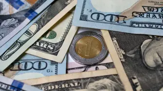 El peso mexicano terminó la jornada por debajo del nivel de 18 unidades, a la espera por la minuta de reunión de política monetaria del Banco de México.