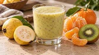 Preparación de guayaba, mandarina y kiwi