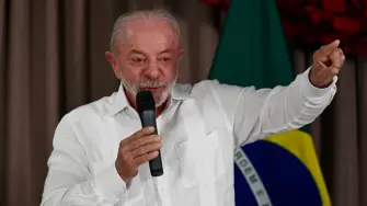 Lula enfrentará en las urnas el 25 de octubre a Flávio Bolsonaro, vencedor del primer turno con 47% de los votos, frente a 45% de Lula.