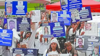 Verónica Rosas busca a su hijo desaparecido en México hace más de una década, como miles en este país con más de 134,000 desaparecidos. Dos nuevas herramientas de IA en desarrollo prometen ayudar en la búsqueda.