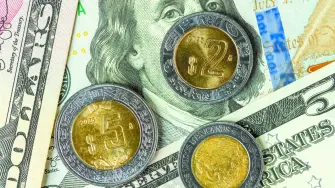 Los operadores continúan atentos a las cifras económicas en Estados Unidos, en busca de pistas sobre el futuro de la tasa de interés de la Reserva Federal.