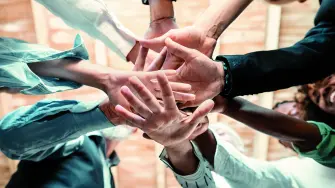 Los estudiantes pueden descubrir sus fortalezas e intereses para construir un futuro profesional acorde con sus metas.