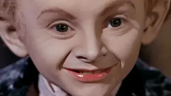 Un extraño baile y una estética de película antigua convirtieron a Rumpelstiltskin en un fenómeno viral. El video generado con inteligencia artificial abre una reflexión sobre lo que compartimos y el riesgo de confundir una creación digital con un hecho real.