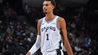 Victor Wembanyama, jugador de los San Antonio Spurs, durante el partido de pretemporada de la NBA ante los Sacramento Kings en Texas, Estados Unidos.