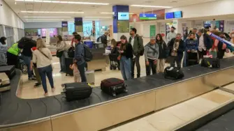 Arribo de turistas a aeropuertos del Caribe mexicano.