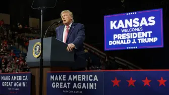 Donald Trump durante un rally en Kansas. Foto: Reuters