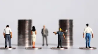 El Consejo Coordinador Empresarial solicitó moderar los incrementos al salario mínimo, incluyendo la eliminación del MIR. La postura llega en un contexto en el que firmas especializadas advierten de distorsiones por la compresión salarial. 

Para más información del tema, visita: https://www.eleconomista.com.mx/capital-humano/mir-empresarios-piden-eliminarlo-salario-minimo-20261020-839446.html

¡Síguenos en nuestras redes sociales para mantenerte informado! 

Twitter: https://twitter.com/eleconomista 
Sitio web: https://www.eleconomista.com.mx/ 
Facebook: https://www.facebook.com/ElEconomista.mx 
Instagram: https://www.instagram.com/eleconomistamx 

#ElEconomista #EETV #CapitalHumano