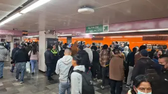 Retrasos, dos personas arrojadas a las vías, un incendio y un video de chinches que despertó  preocupación por la limpieza del metro de la Ciudad de México . En lo que va de la semana, distintos acontecimientos lo han puesto bajo la lupa. ¿Qué explicaciones y medidas de prevención necesitan sus usuarios?