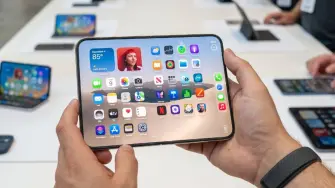 La acogida del Duo podría constituir una primera prueba para el nuevo director ejecutivo, John Ternus, el exresponsable de hardware que presentó el teléfono apenas una semana después de asumir el cargo en septiembre.