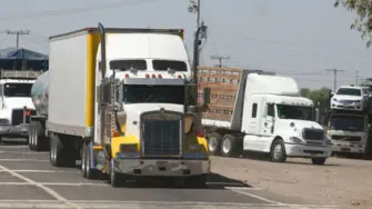 Autotransportistas de carga anunciaron un paro indefinido de actividades en puntos claves de México. No obstante, sus acciones no contemplan bloquear casetas ni caminos.