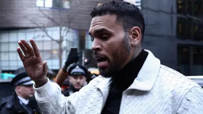 El cantante estadounidense Chris Brown llega al Tribunal de la Corona de Southwark en Londres el 28 de enero de 2026.