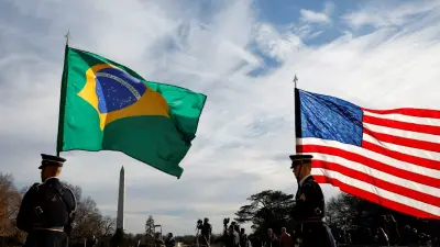 Una parte significativa de las exportaciones de Brasil a Estados Unidos sigue sujeta al arancel adicional impuesto en agosto, dijo el vicepresidente.

Para más información del tema, visita: https://www.eleconomista.com.mx/internacionales/brasil-trabaja-reducir-aun-aranceles-eu-geraldo-alckmin-20251115-786766.html 

¡Síguenos en nuestras redes sociales para mantenerte informado!

Twitter: https://twitter.com/eleconomista 
Facebook: https://www.facebook.com/ElEconomista.mx
Instagram: https://www.instagram.com/eleconomistamx
LinkedIn: https://www.linkedin.com/company/el-economista/

#ElEconomista #Brasil #Aranceles