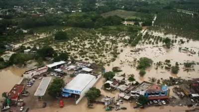 El aumento del valor de los activos y la expansión urbana elevan la exposición a riesgos, mientras las pérdidas aseguradas mantienen una tendencia creciente

Para más información del tema, visita: https://www.eleconomista.com.mx/econohabitat/perdidas-catastrofes-escalar-320-000-millones-dolares-20260325-805765.html

¡Síguenos en nuestras redes sociales para mantenerte informado!

Twitter: https://twitter.com/eleconomista 
Facebook: https://www.facebook.com/ElEconomista.mx
Instagram: https://www.instagram.com/eleconomistamx
LinkedIn: https://www.linkedin.com/company/el-economista/

#ElEconomista #DesastresNaturales